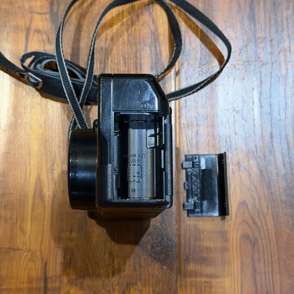 Canon Sure Shot Mega Zoom 76 Caption Point & Shoot 35mm Film Camera